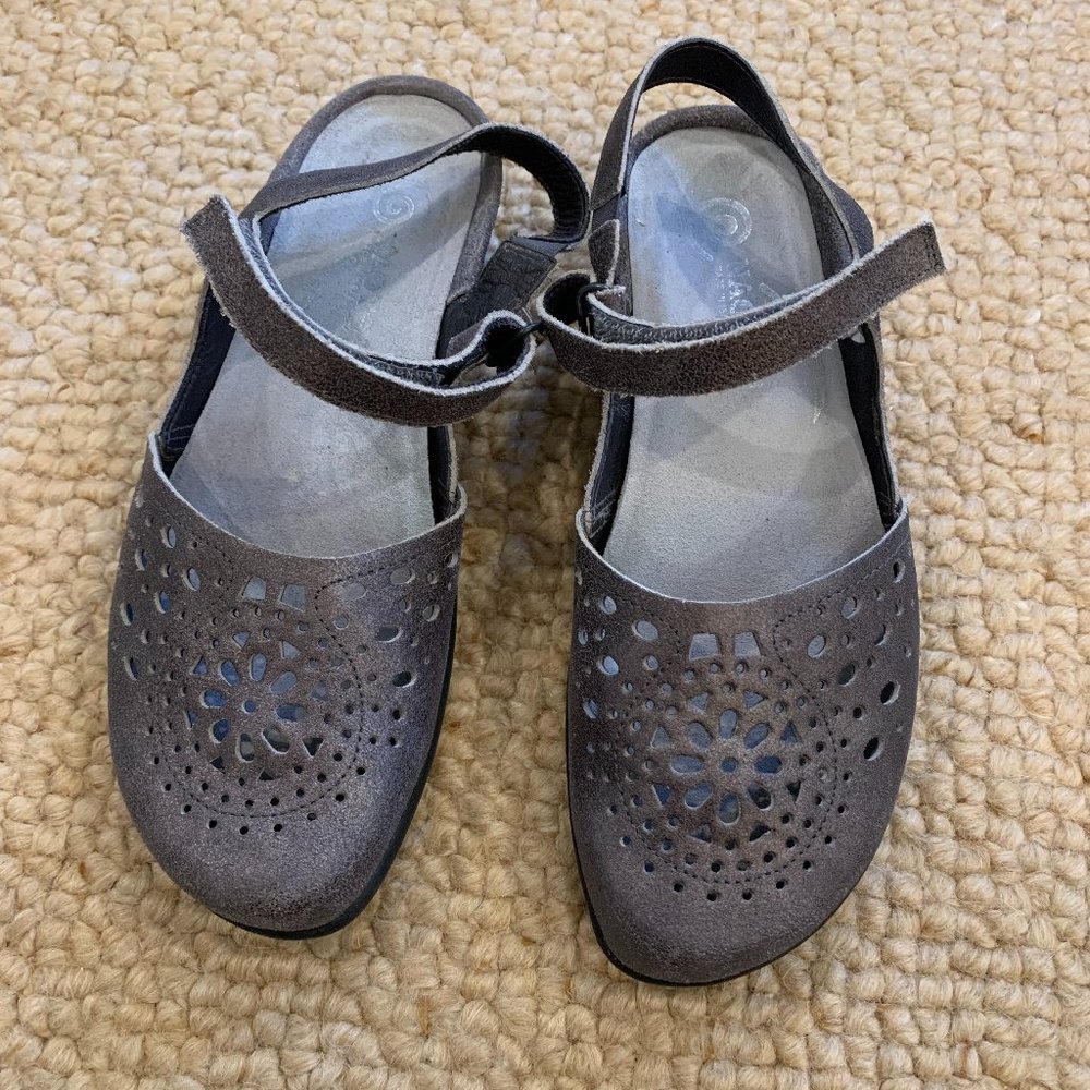 Naot Clogs Size 38